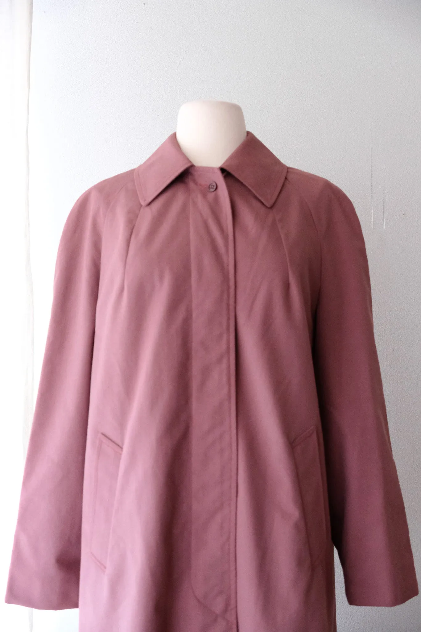 Minimalist 1960's Macintosh Mauve Rain Coat / Sz M