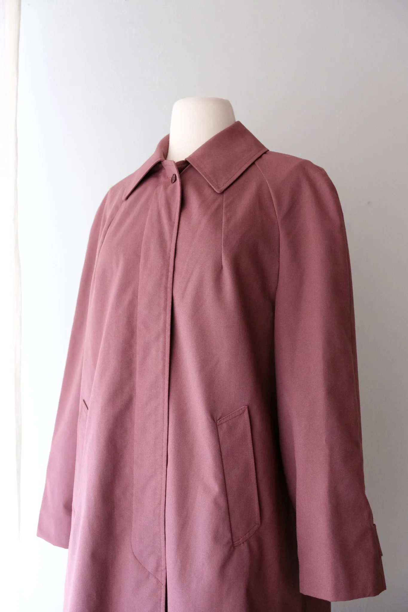 Minimalist 1960's Macintosh Mauve Rain Coat / Sz M