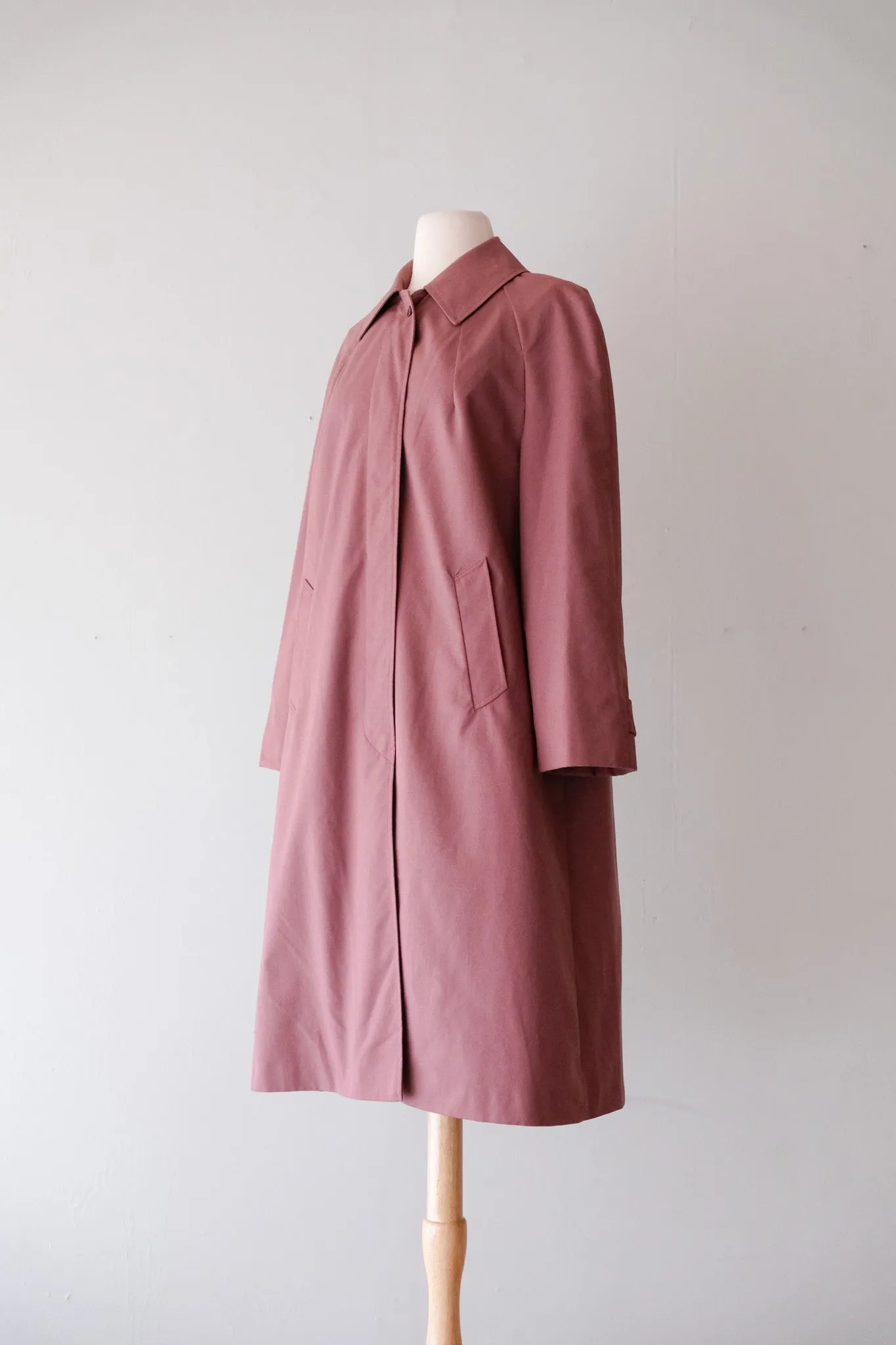 Minimalist 1960's Macintosh Mauve Rain Coat / Sz M