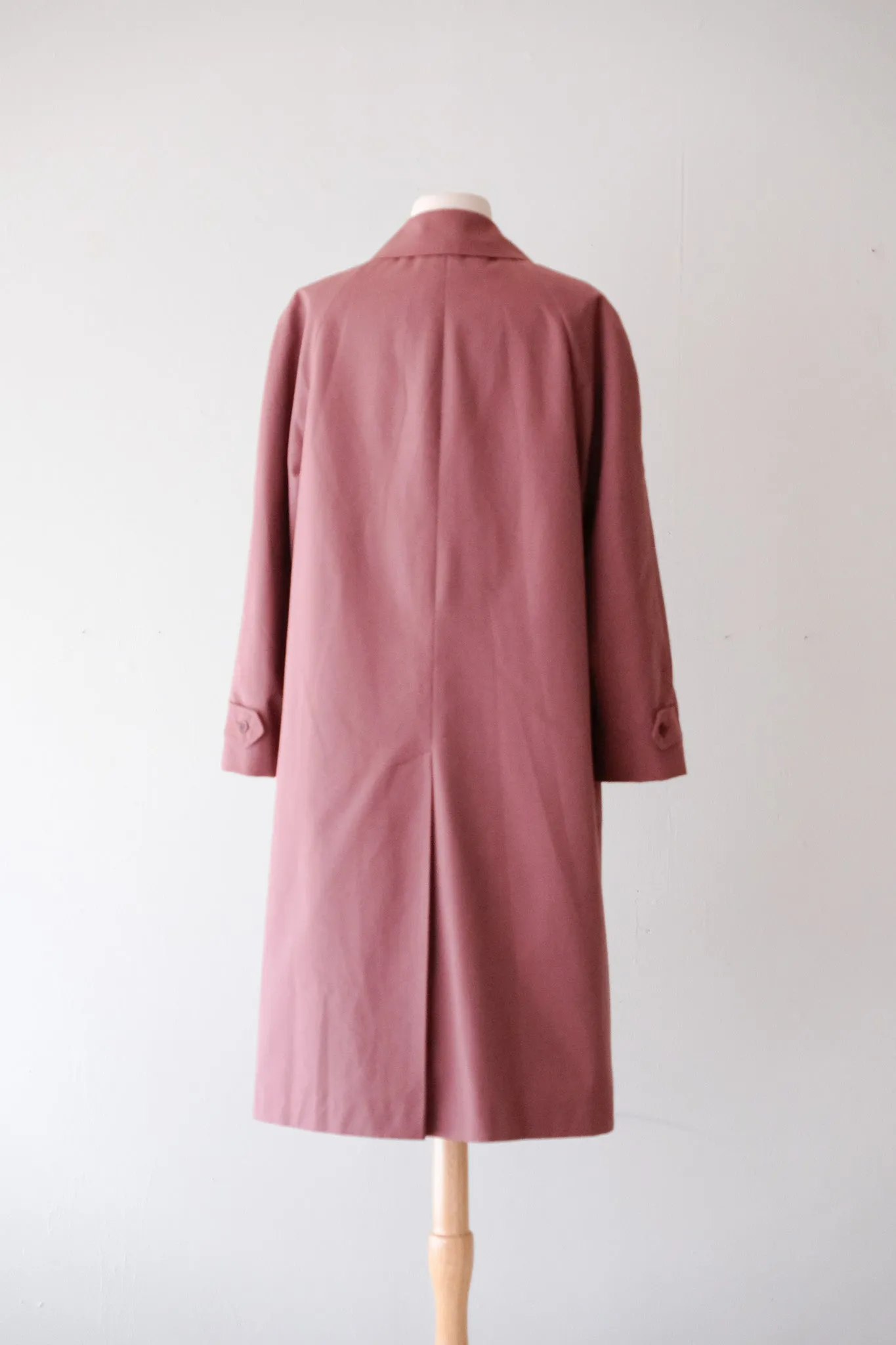 Minimalist 1960's Macintosh Mauve Rain Coat / Sz M