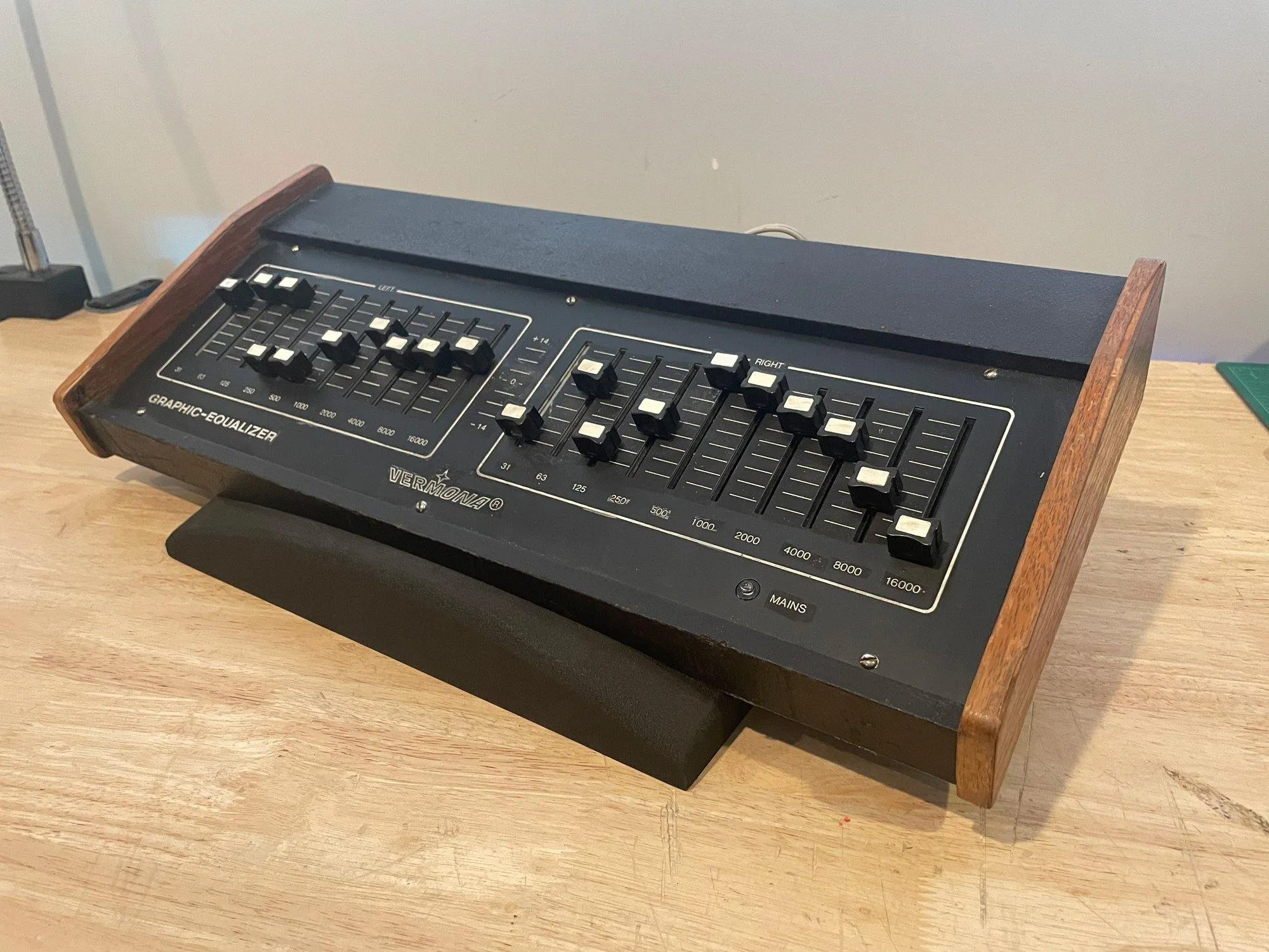 PAD STAND 11in x 12in Large Top Plate for Midi Controllers Drum Machines Mixers for Akai MPC Ableton Push 20° Angle