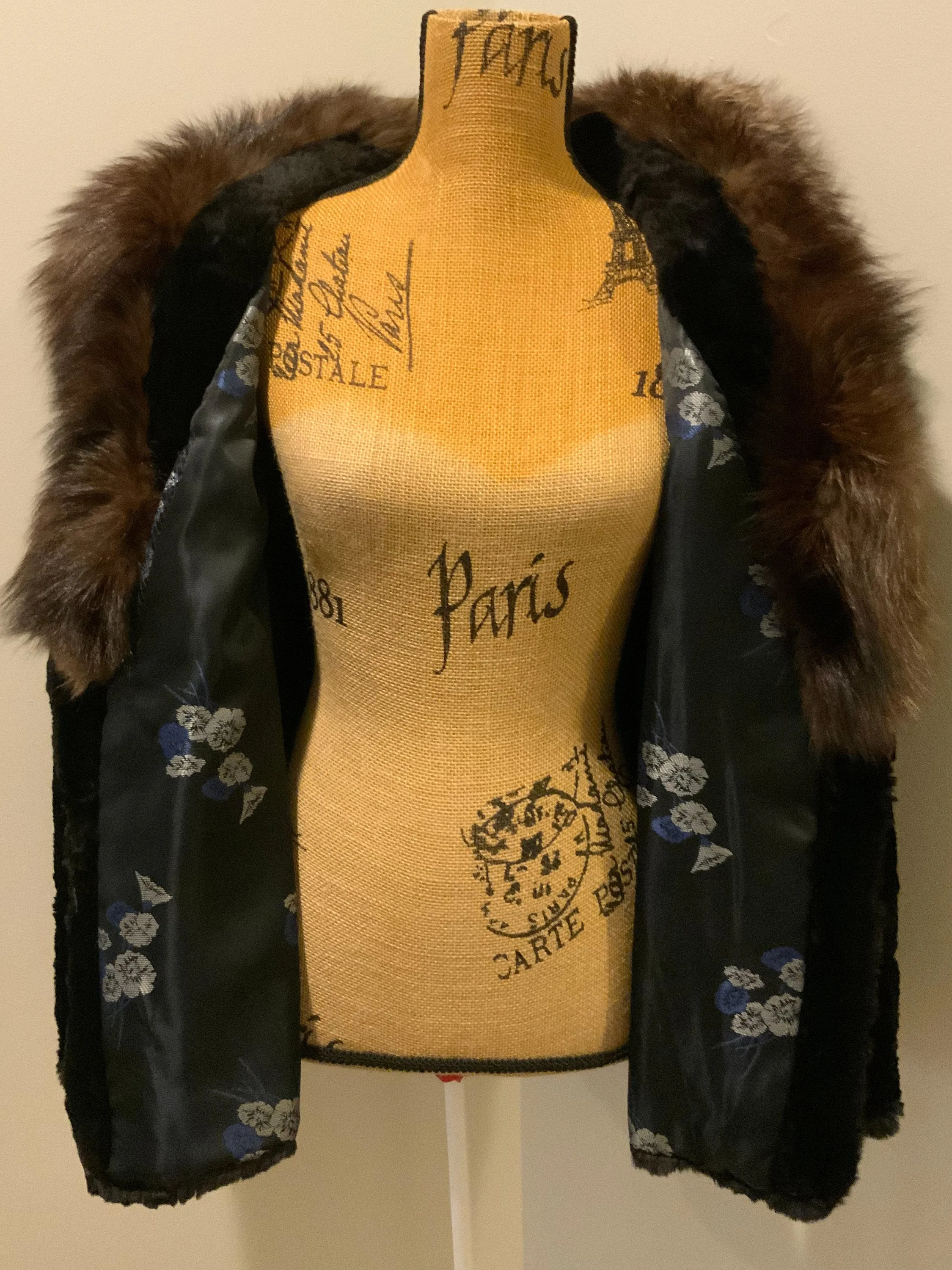 Parais Fourrours Quebec, Fur Coat. Made in Canada