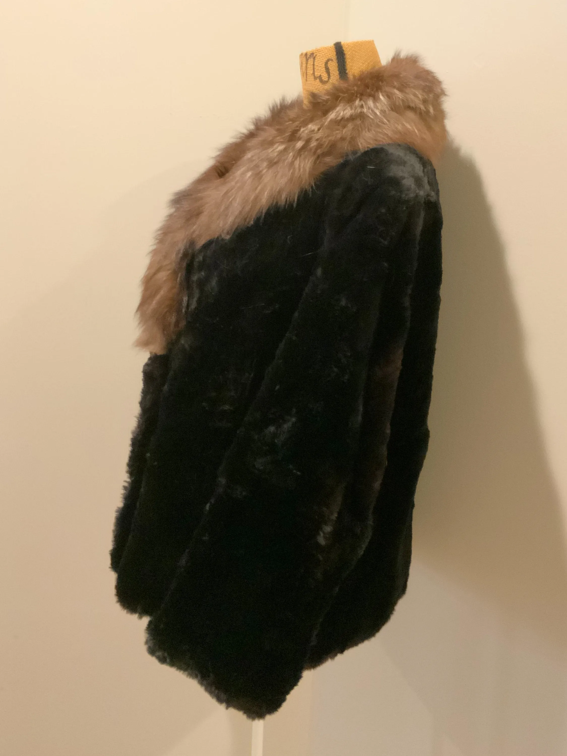 Parais Fourrours Quebec, Fur Coat. Made in Canada