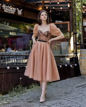 Rochie elegantă de ocazie midi cu corset din dantelă