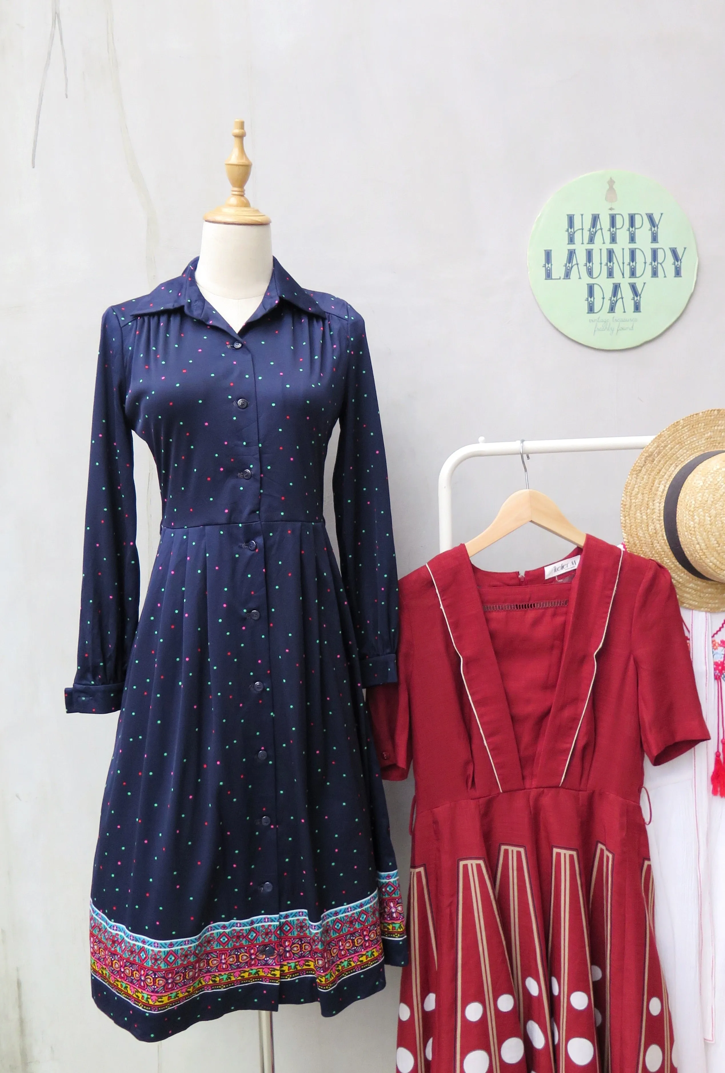 Supernova | Vintage 1960s 1970s multicolour polka  dots cosmic art long sleeve dress