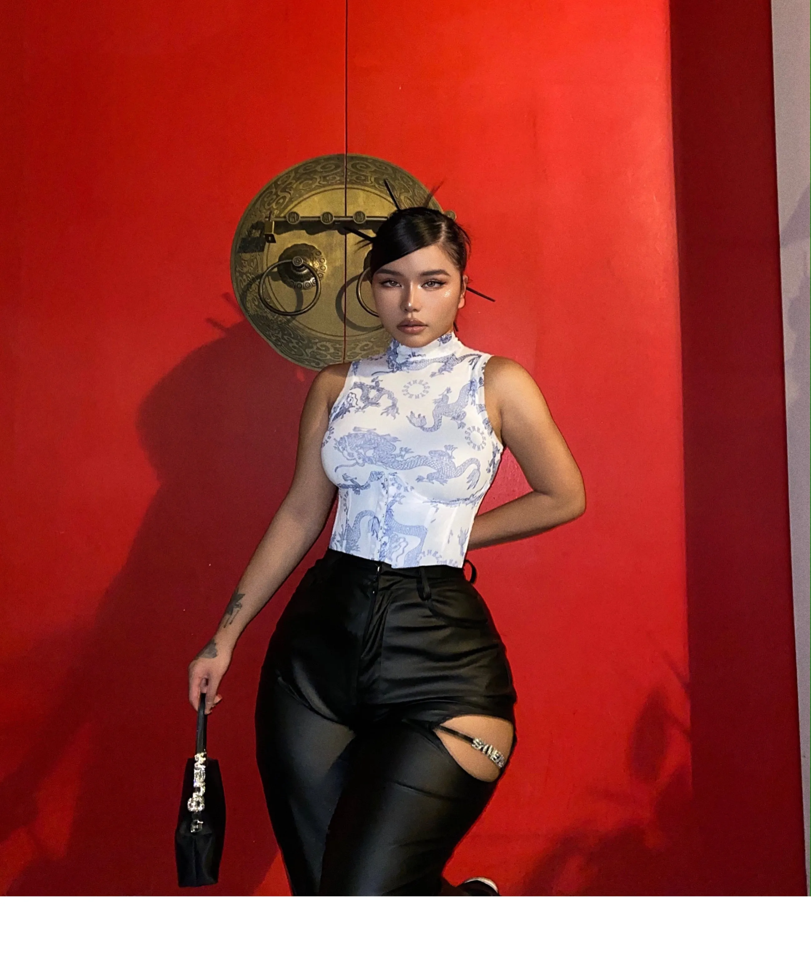 SYNEZ Blue Dragon Turtleneck Sleeveless Top