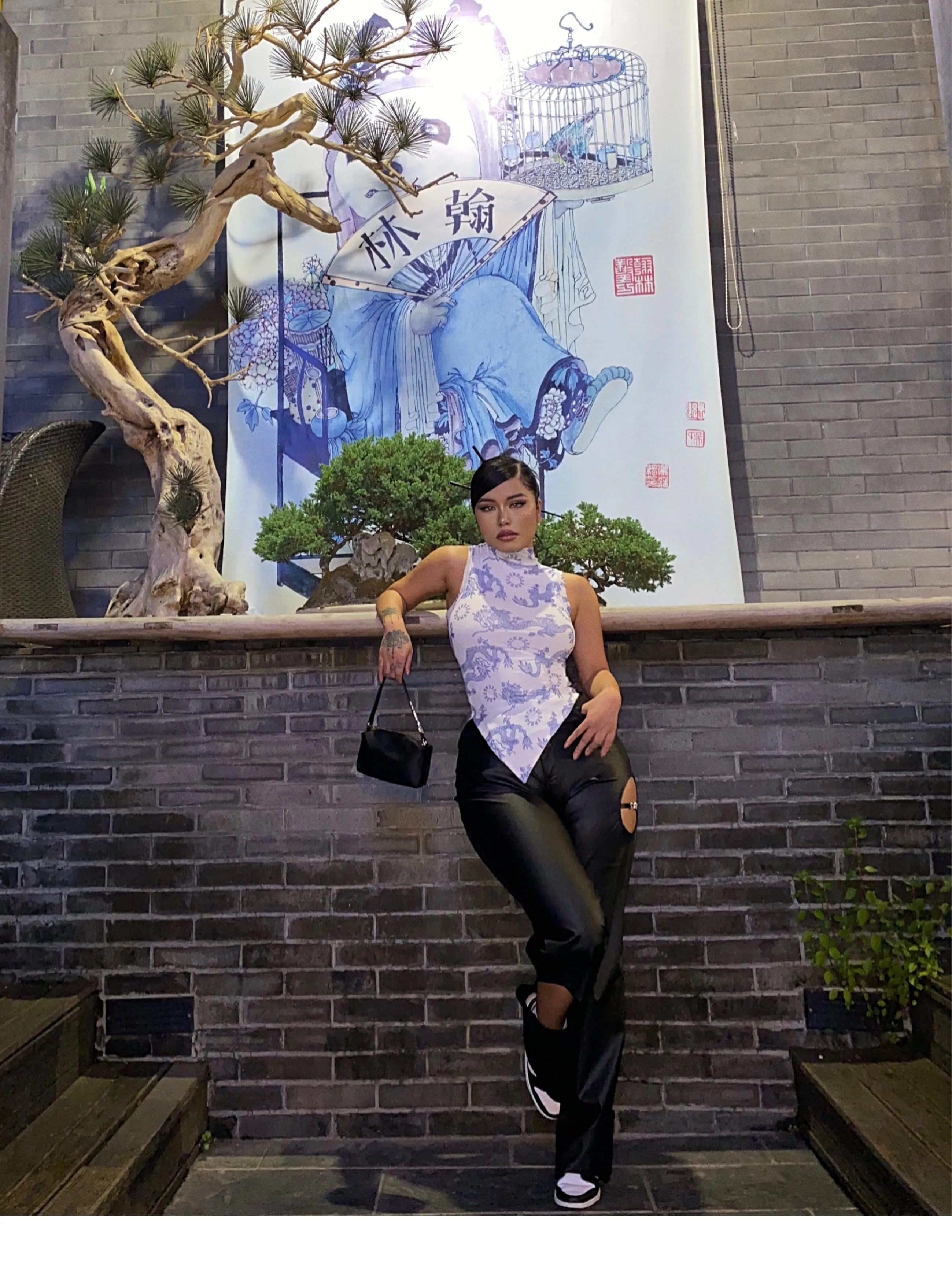 SYNEZ Blue Dragon Turtleneck Sleeveless Top