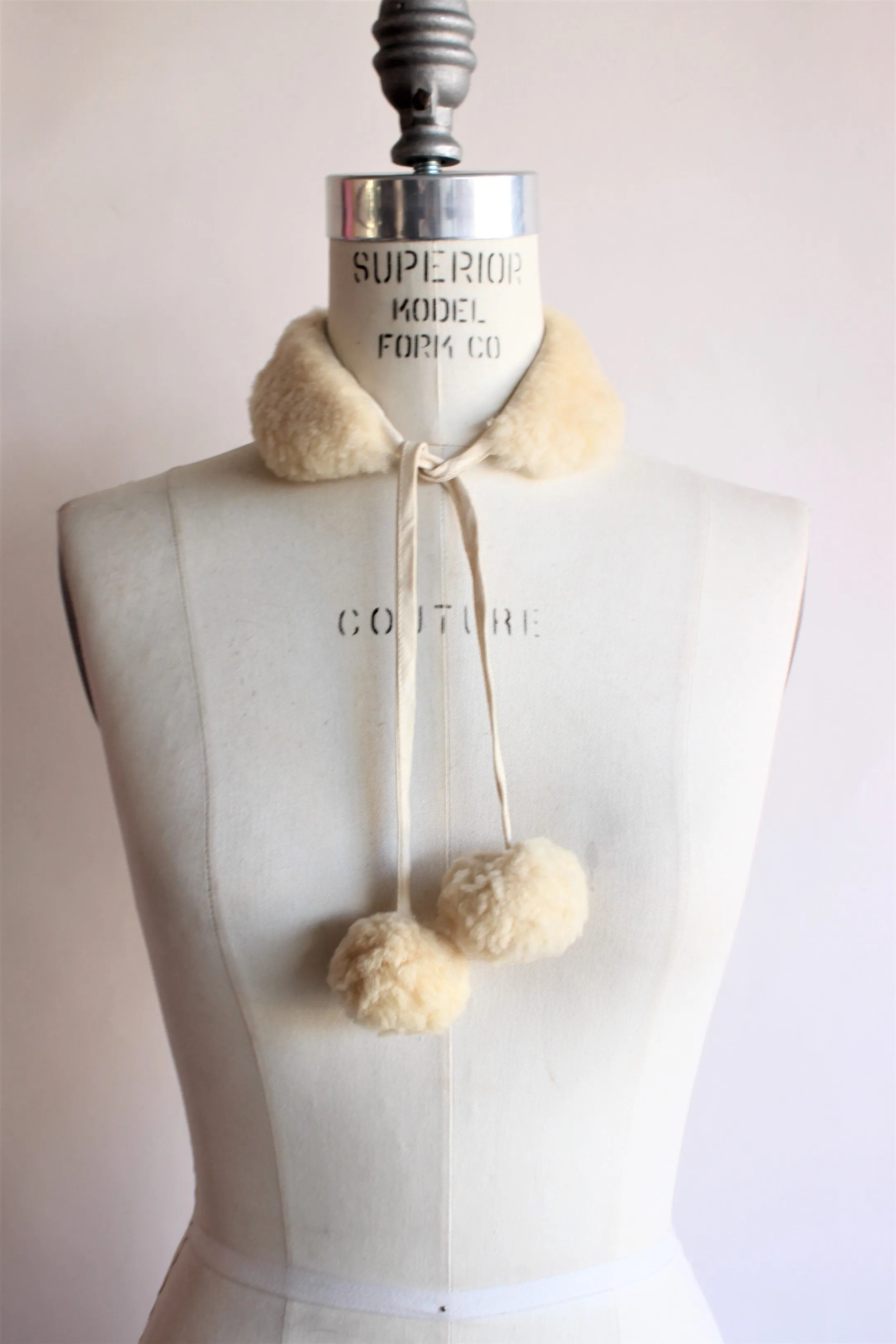 Vintage 1950s Cream Faux Fur Collar With Bobbles
