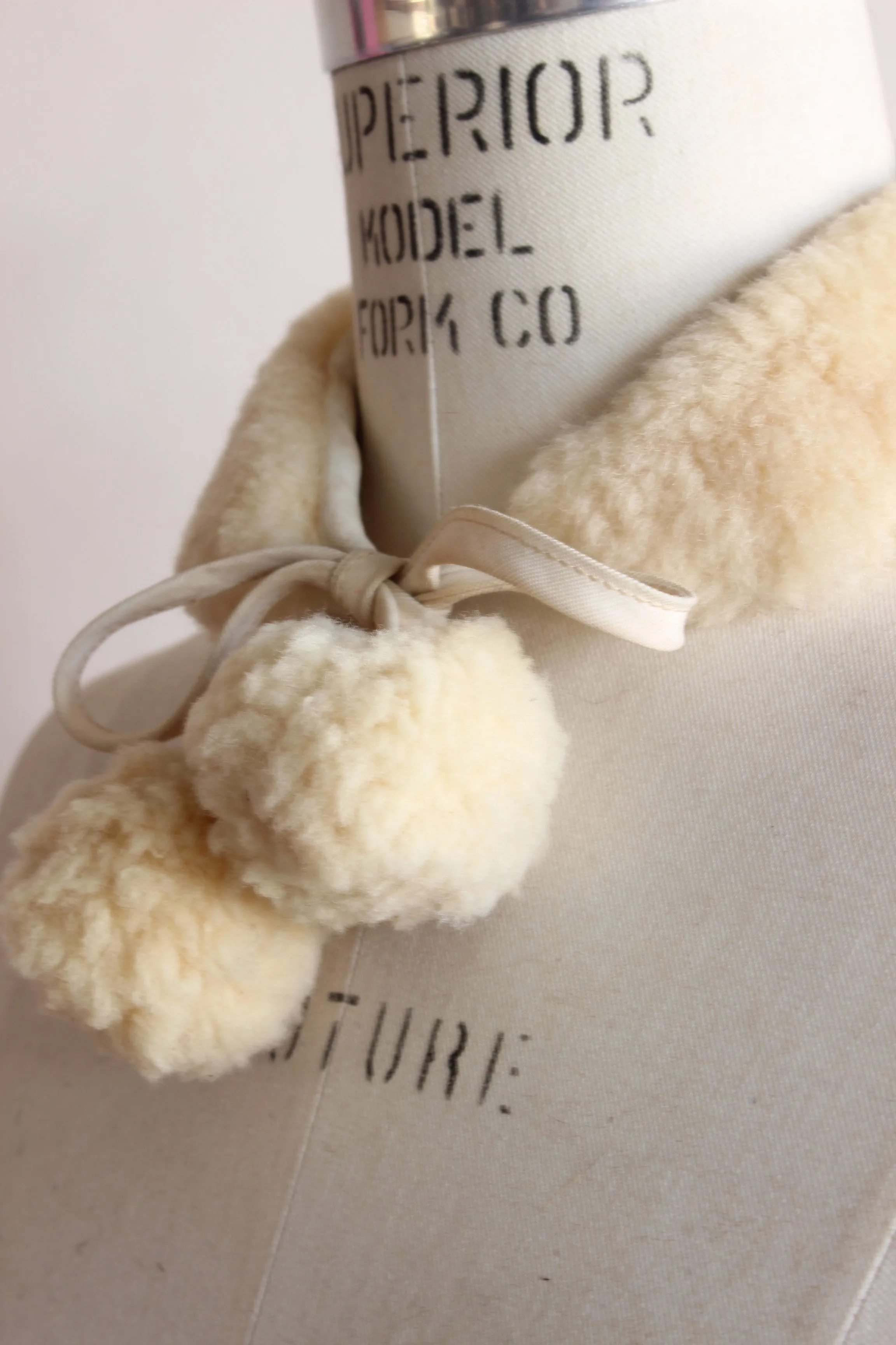 Vintage 1950s Cream Faux Fur Collar With Bobbles
